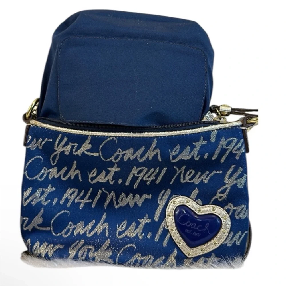 ⭐️💲SOLD💲⭐️ Y2K Coach Crossbody 3D HEART New York Signature Script - Picture 7 of 16